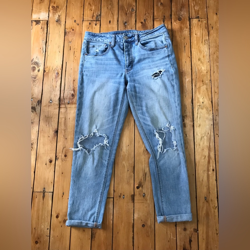 American Eagle Outfitters Lightwash Tomgirl Jeans
